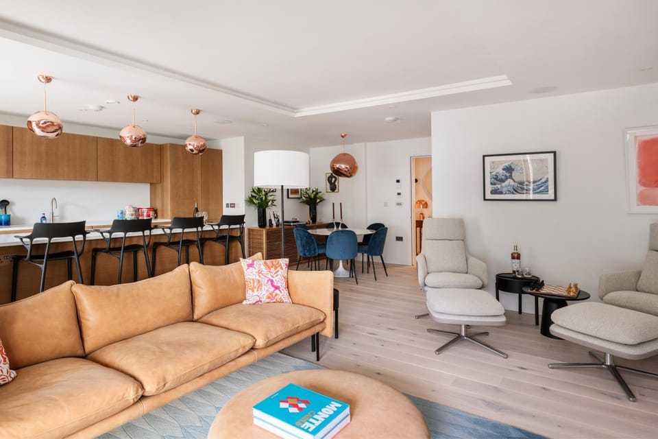 Kitchen or kitchenette, Living room, Seating area, Dining area