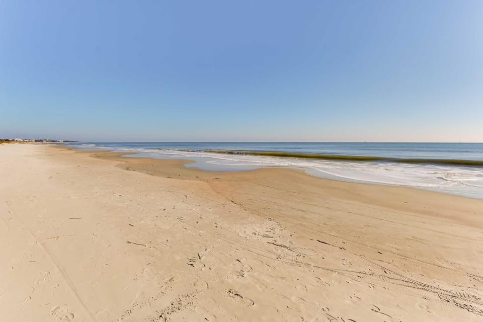 Walk to Beach: Hilton Head Resort Condo w/ Pools! House in Hilton Head Island