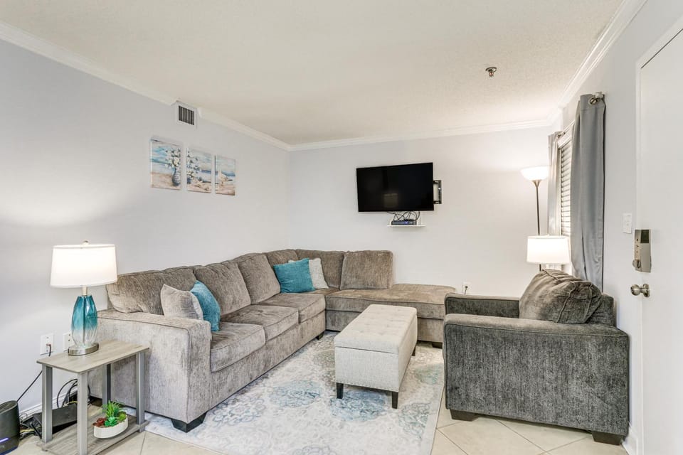 Walk to Beach: Hilton Head Resort Condo w/ Pools! House in Hilton Head Island