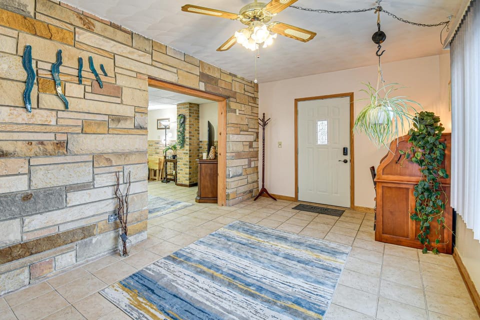 Montour Falls Apartment ~ 3 Mi to Seneca Lake! Apartment in Montour Falls