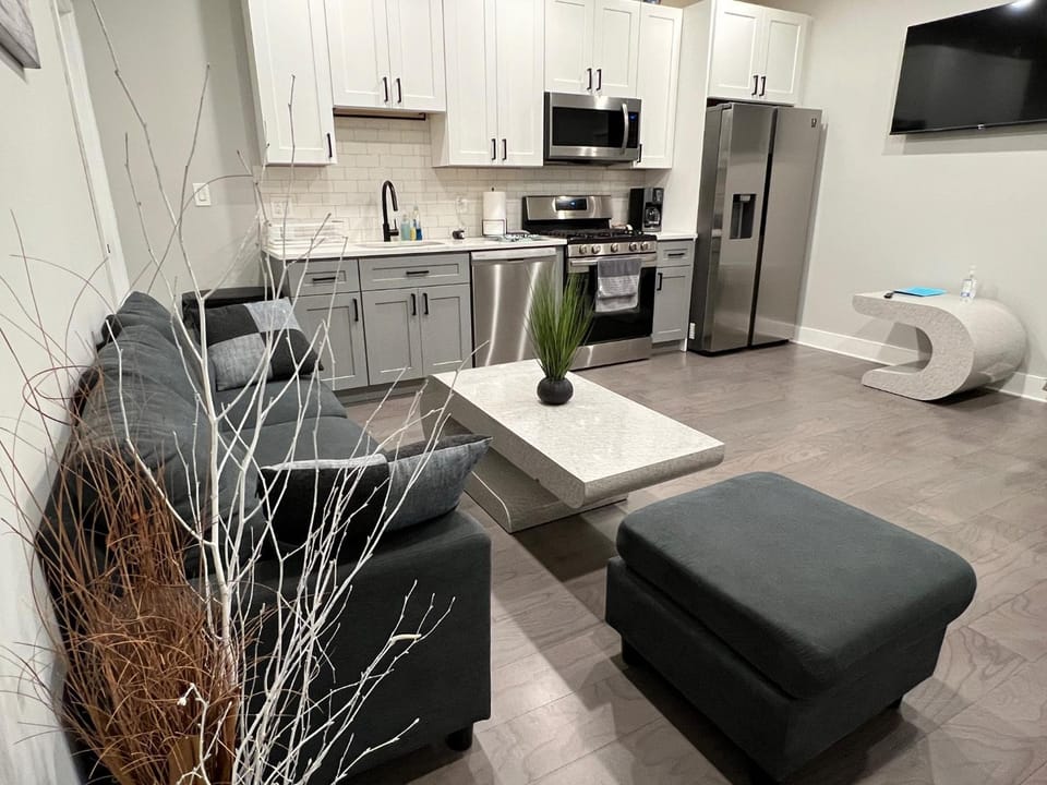 Kitchen or kitchenette, Seating area