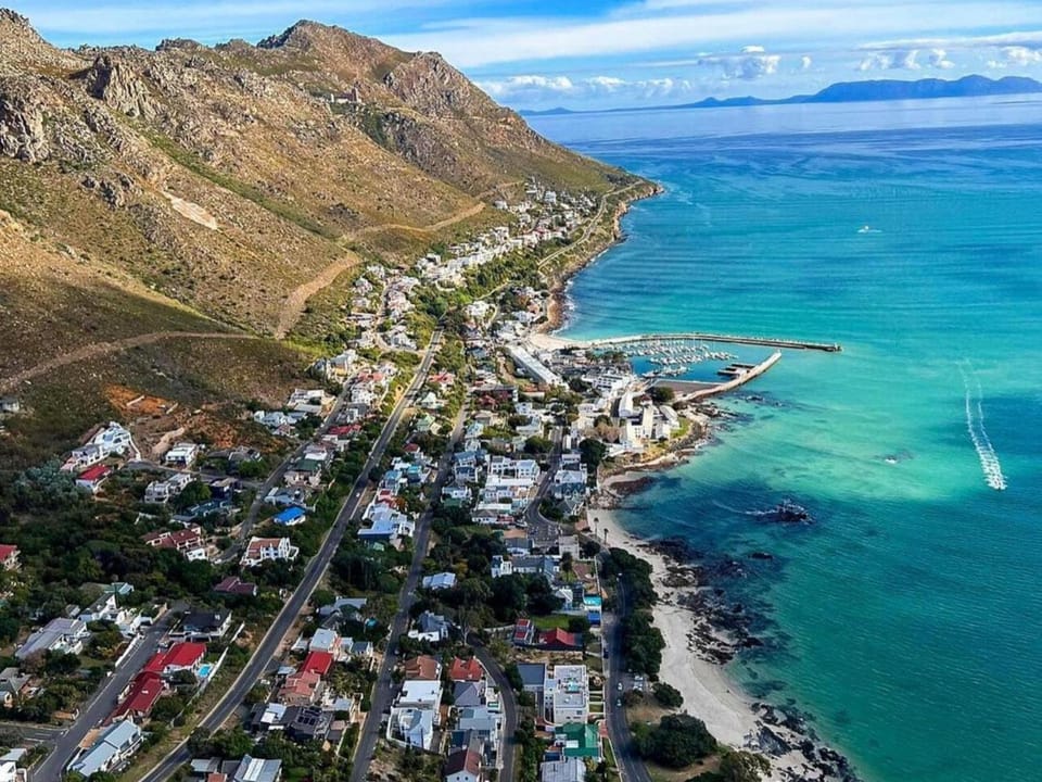 Neighbourhood, Natural landscape, Bird's eye view, Beach, Mountain view, Sea view
