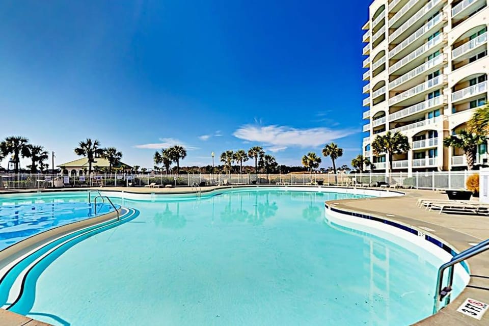 Serene Barefoot Resort Condo Apartment in North Myrtle Beach
