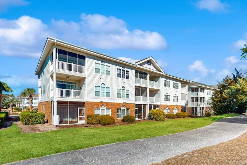 Serene Barefoot Resort Condo Apartment in North Myrtle Beach