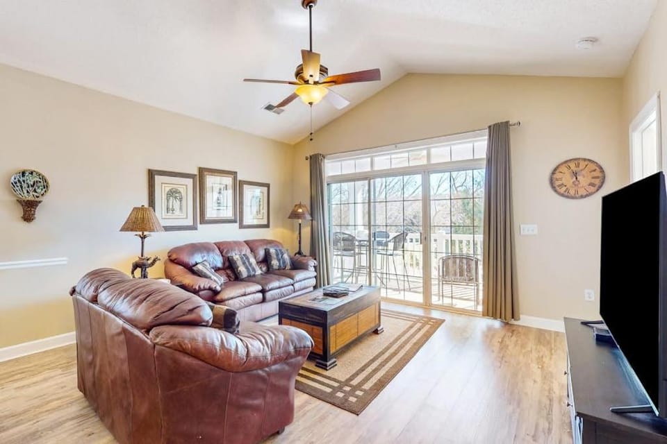 Serene Barefoot Resort Condo Apartment in North Myrtle Beach