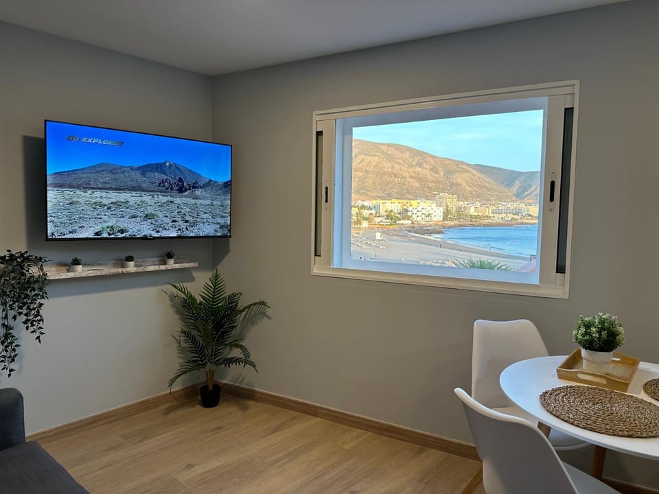 Mountain view, Sea view