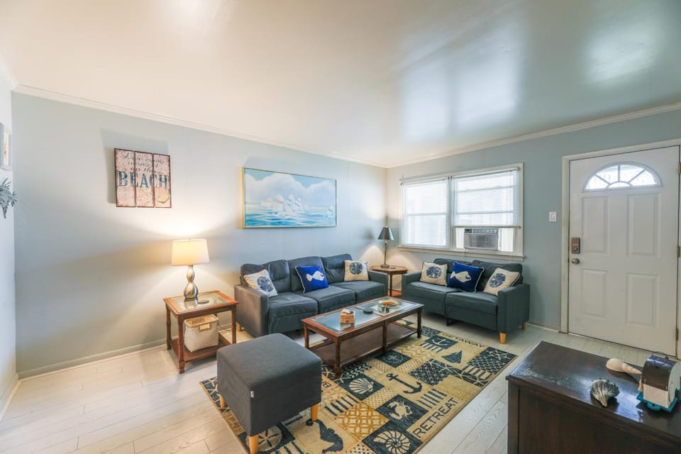 Walk to Beach & Boardwalk! Coastal Ocean City Stay House in Ocean City