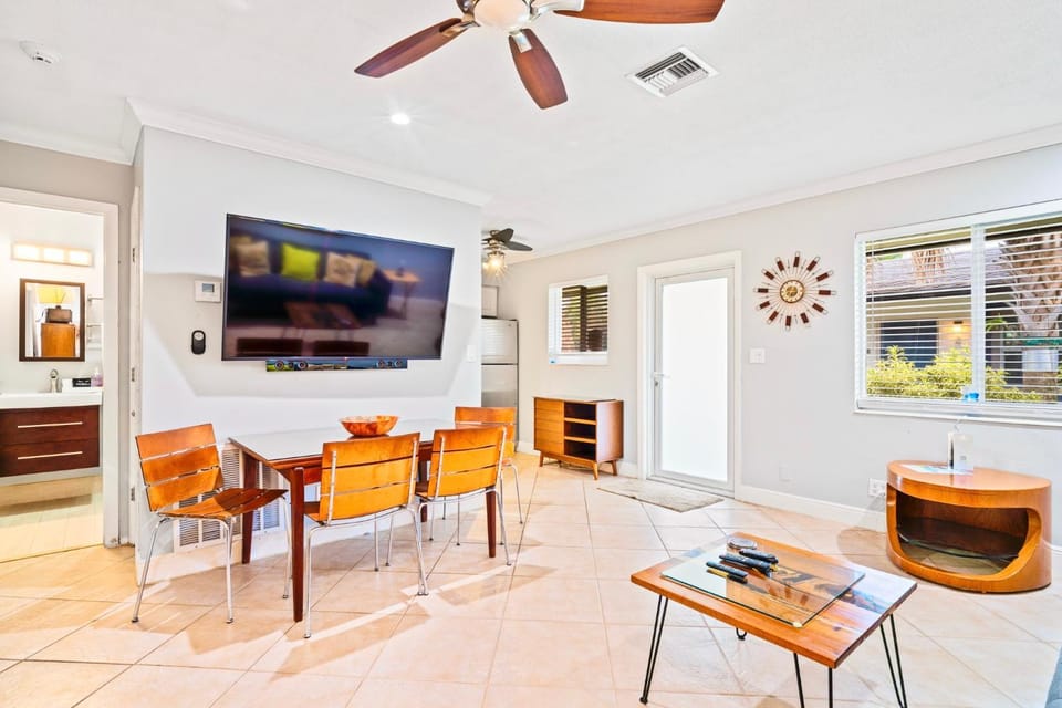 Wilton Manors 2BR Charm! Walk to the Drive Apartment in Wilton Manors