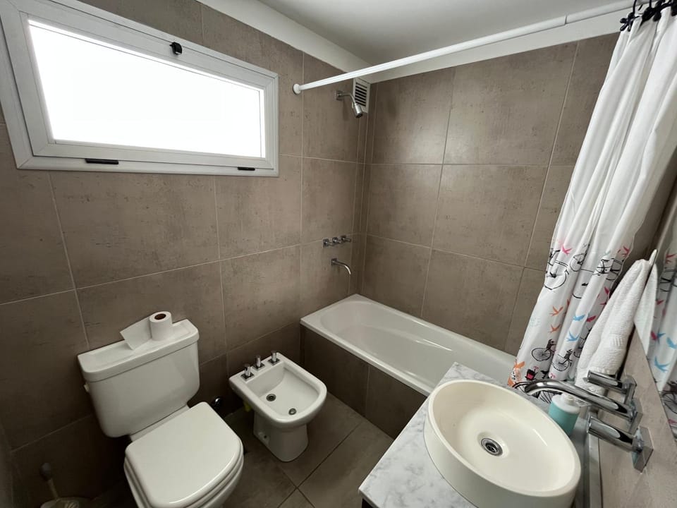 Shower, Toilet, Bathroom, Bath, bidet, towels