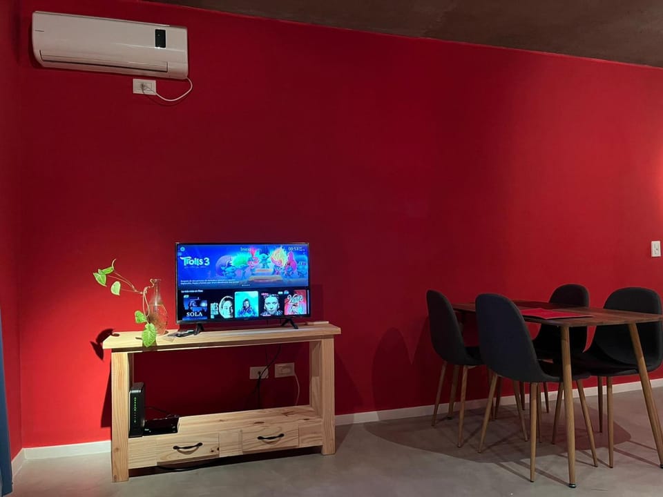 Communal lounge/ TV room, TV and multimedia, Living room, Dining area, air conditioner