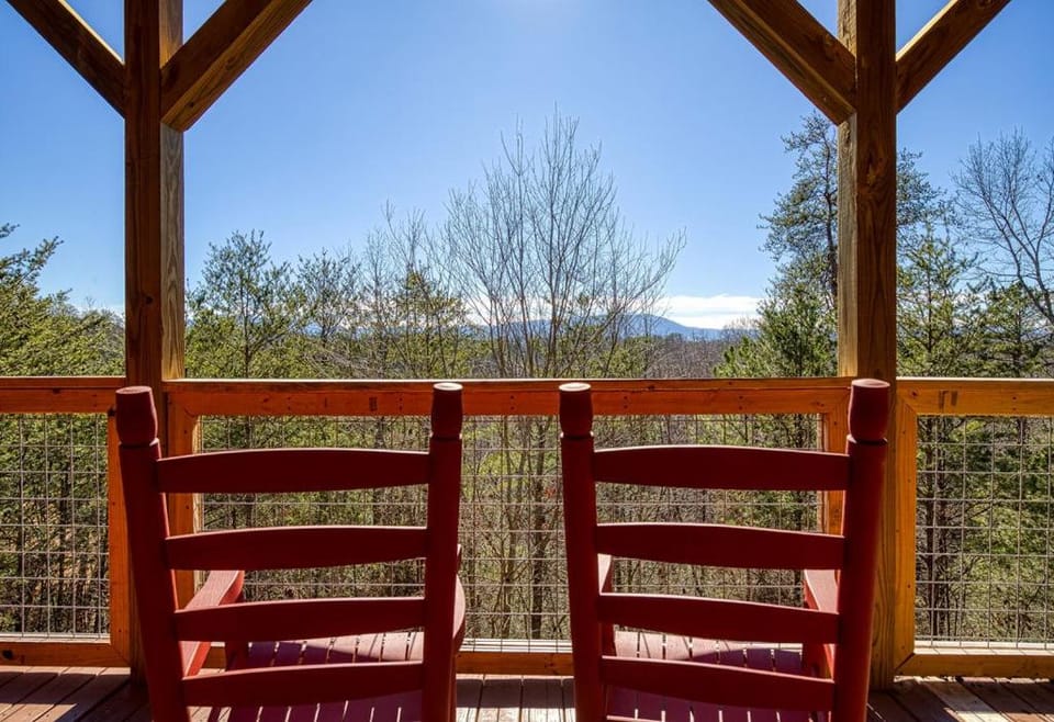 Timeless View - Mountain Views, Hot Tub, WIFI, Game Room, Free Attraction Tickets! Chalet in Pigeon Forge
