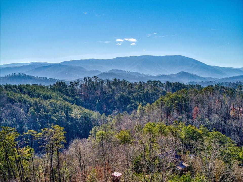Timeless View - Mountain Views, Hot Tub, WIFI, Game Room, Free Attraction Tickets! Chalet in Pigeon Forge