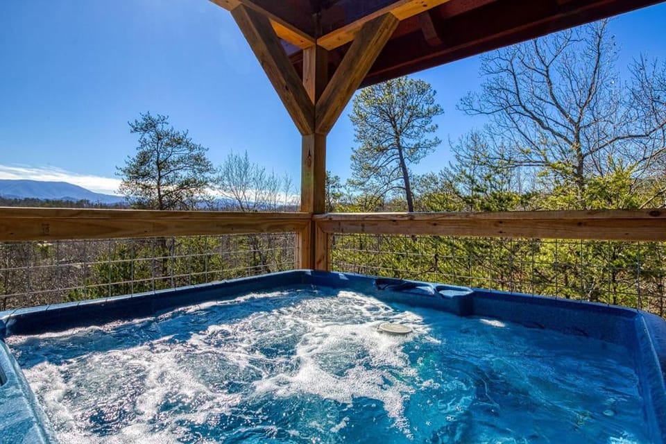 Timeless View - Mountain Views, Hot Tub, WIFI, Game Room, Free Attraction Tickets! Chalet in Pigeon Forge
