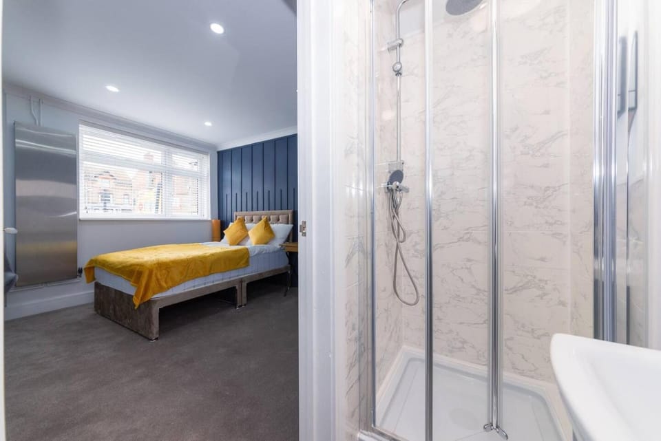 The Lincoln Suites near the Train StationWHOLE Apartment in Huntingdonshire District