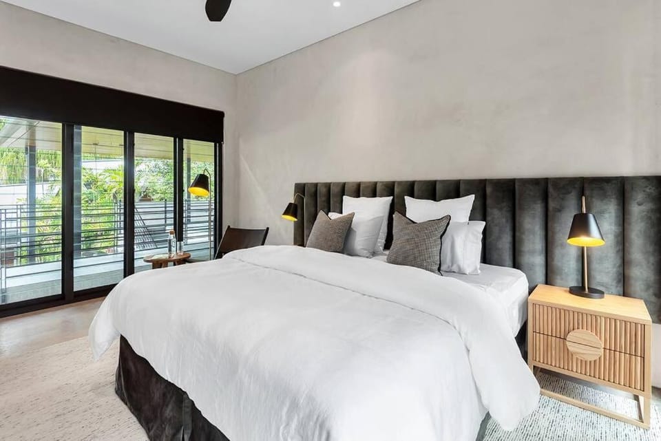 8 Beachfront Mirage House in Port Douglas