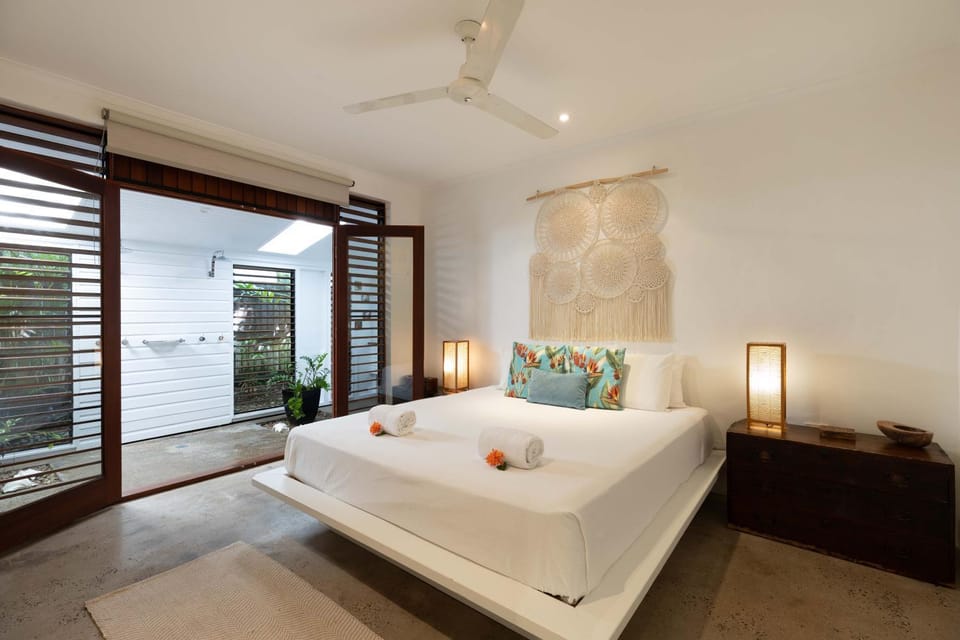 9 Sand Street - 3 Bedroom Beachhouse Villa in Port Douglas