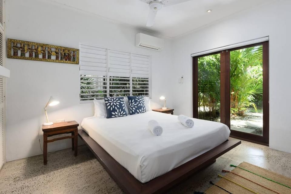 10 Sand Street - 3 Bedroom Beachhouse Villa in Port Douglas
