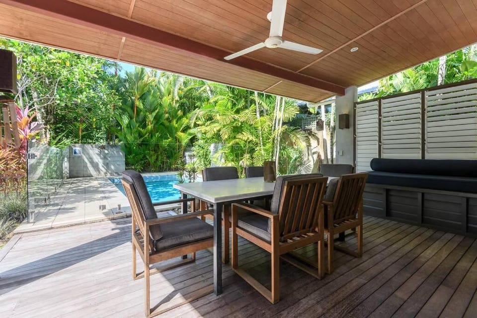 10 Sand Street - 3 Bedroom Beachhouse Villa in Port Douglas