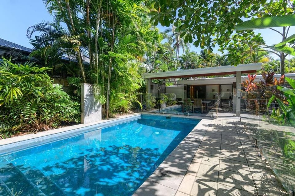 10 Sand Street - 3 Bedroom Beachhouse Villa in Port Douglas