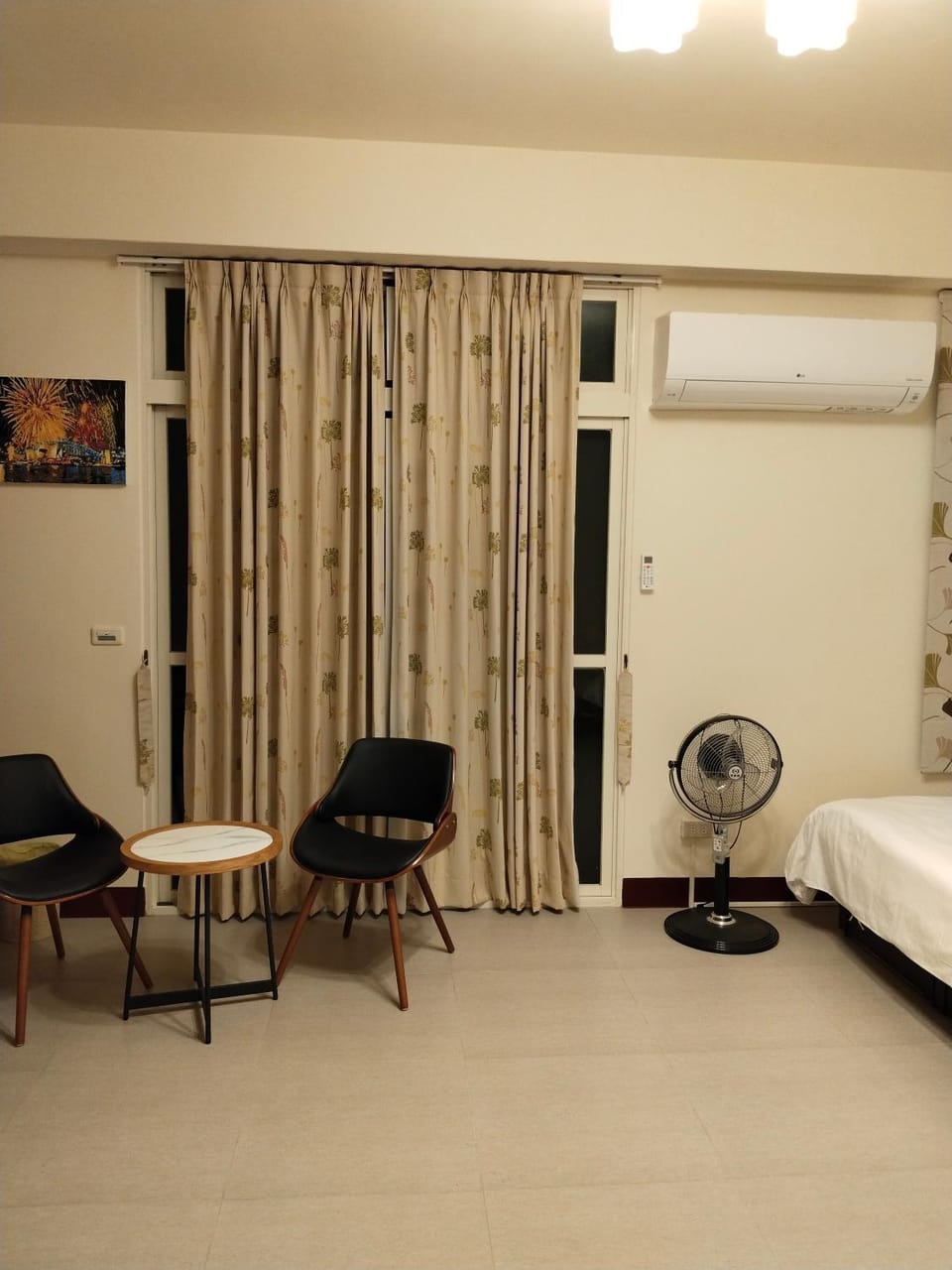 Photo of the whole room
