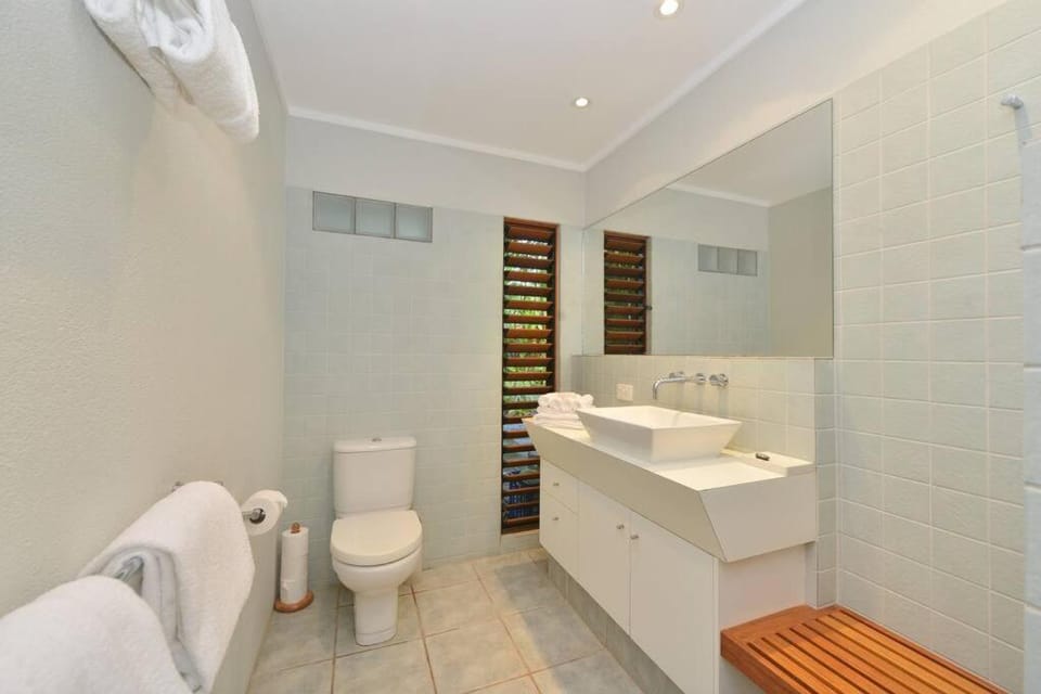 Cassowary Villa 2 - a short level walk to town Villa in Port Douglas
