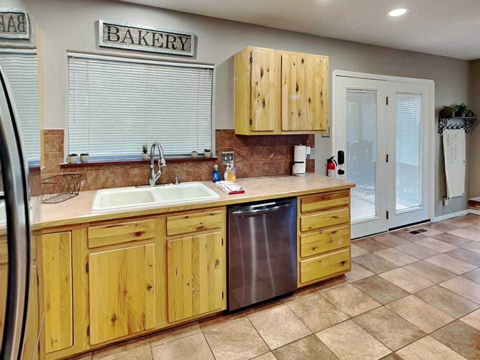 Kitchen or kitchenette, dishwasher, kitchen