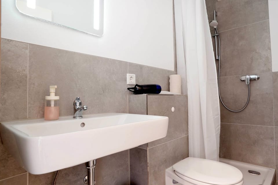 Shower, Toilet, Bathroom