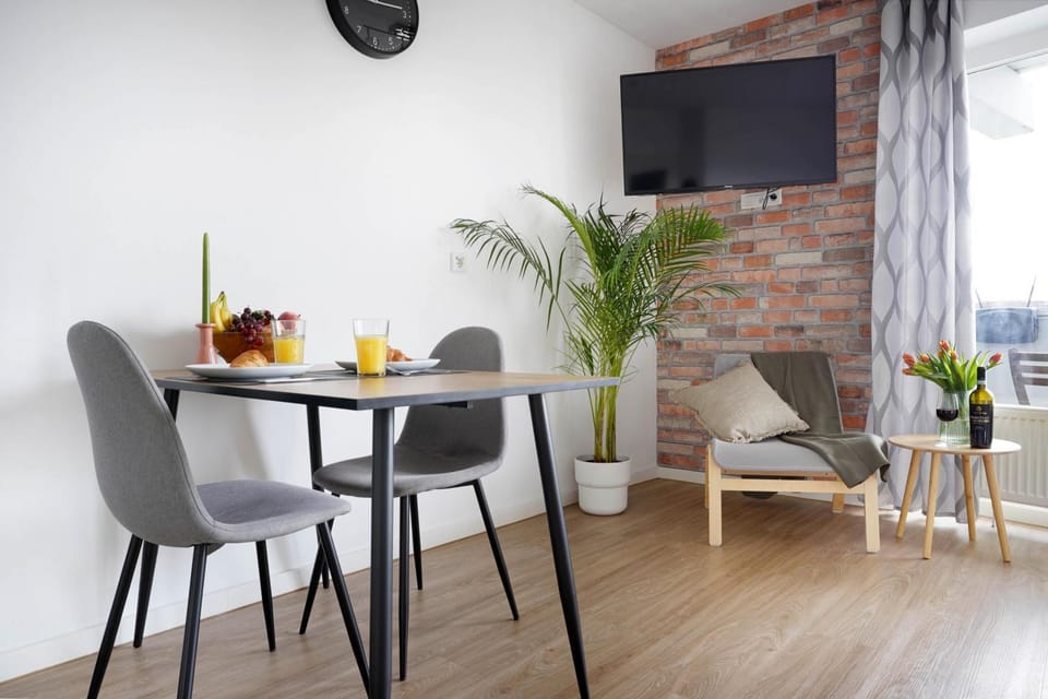 TV and multimedia, Balcony/Terrace, Living room, Seating area, Dining area