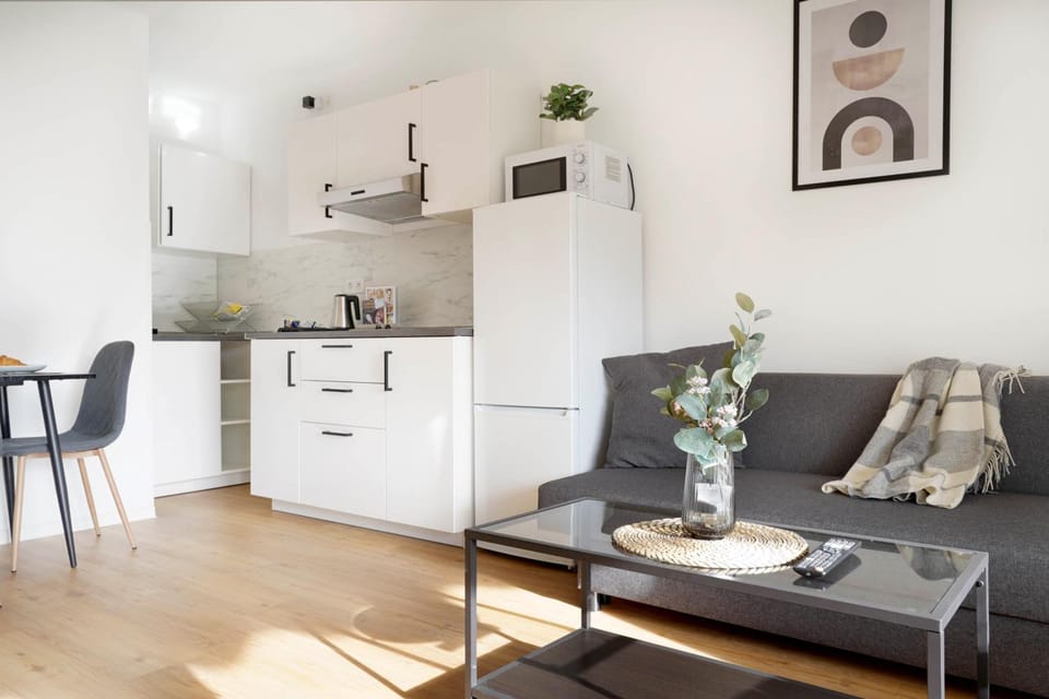 Kitchen or kitchenette, Living room, Seating area, Dining area, minibar, pet friendly, stove, kitchen