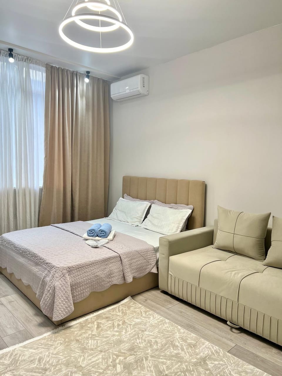 Bed, Living room
