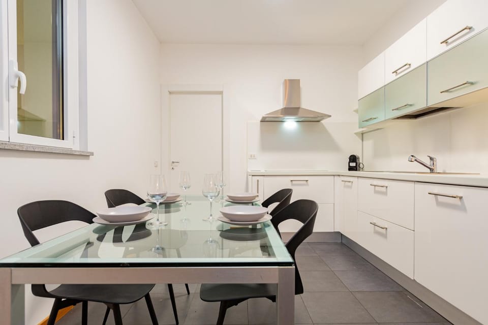 Kitchen or kitchenette, Dining area, minibar, pet friendly, stove