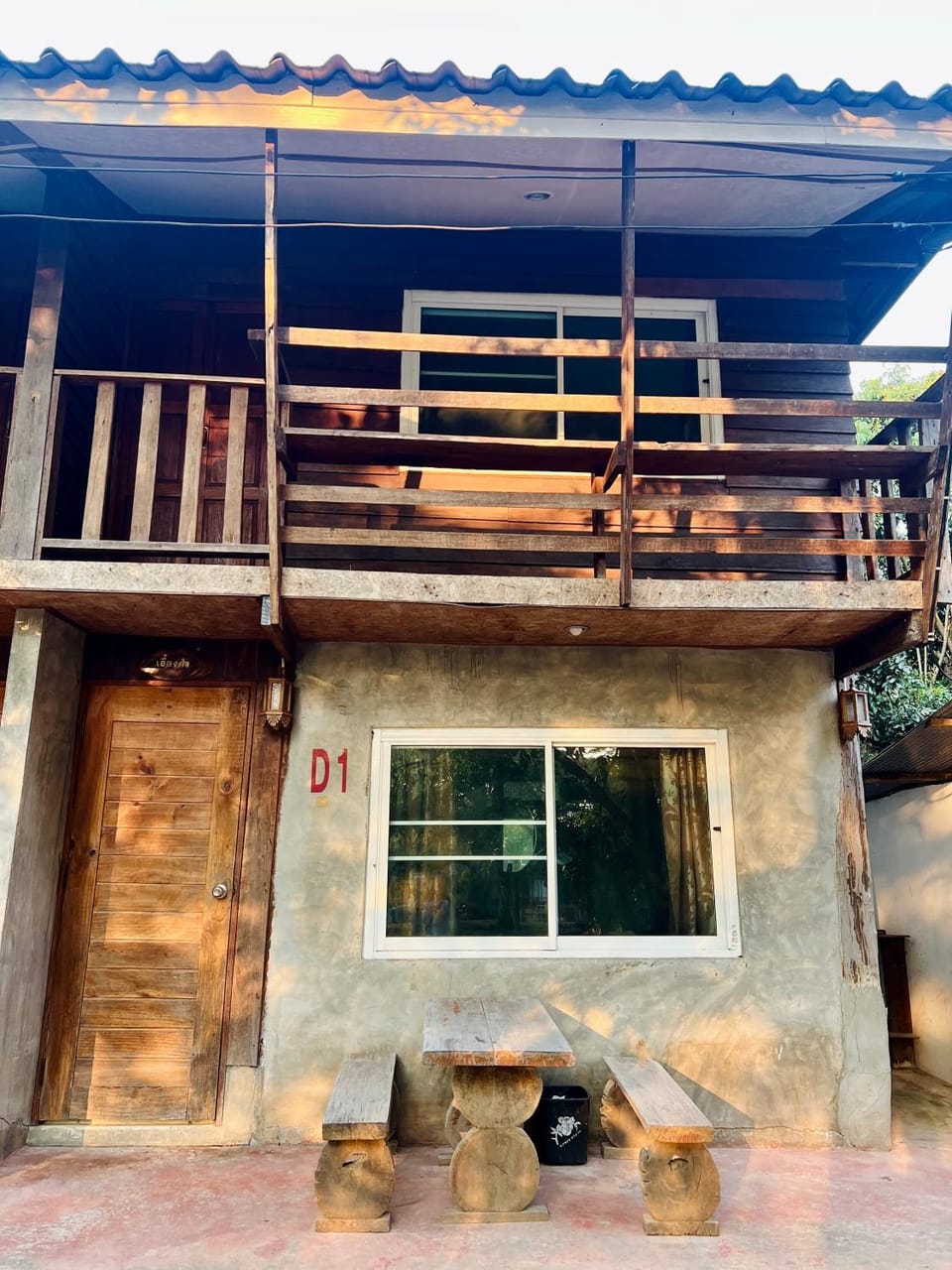 Property building, Day, Balcony/Terrace