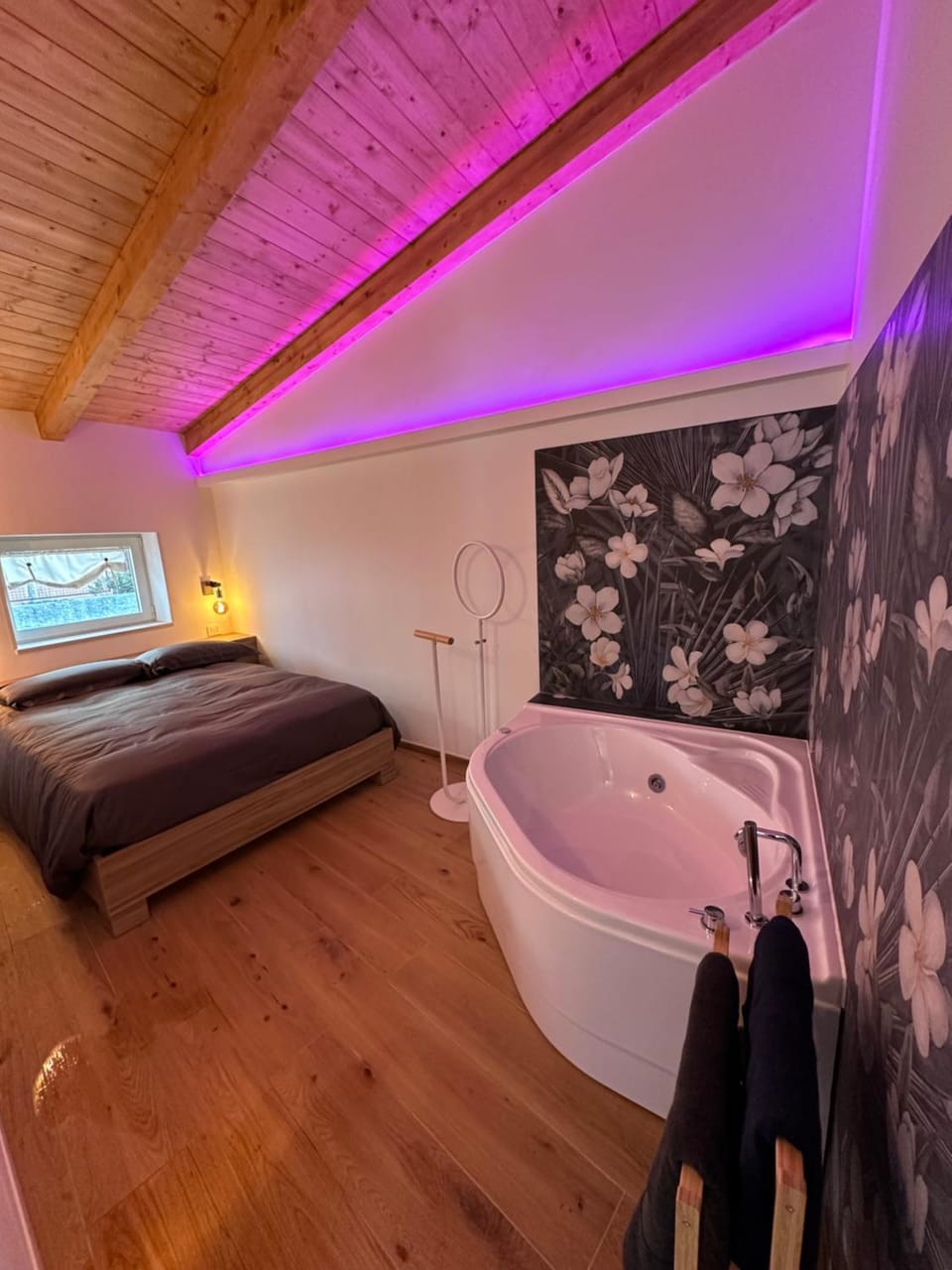 Hot Tub, Bedroom