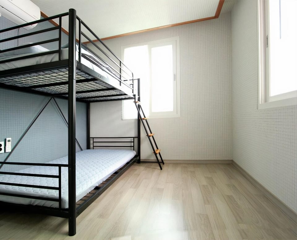 Bed, Bedroom, bunk bed