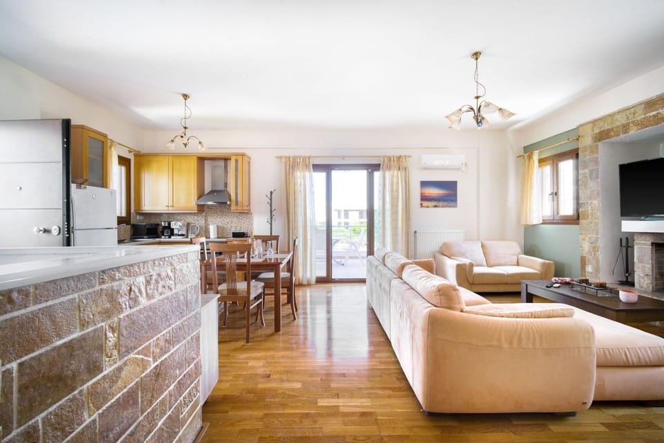 Luxury Villa Evans 4BR Sleeps 8 Near Beach Villa in Peloponnese Region