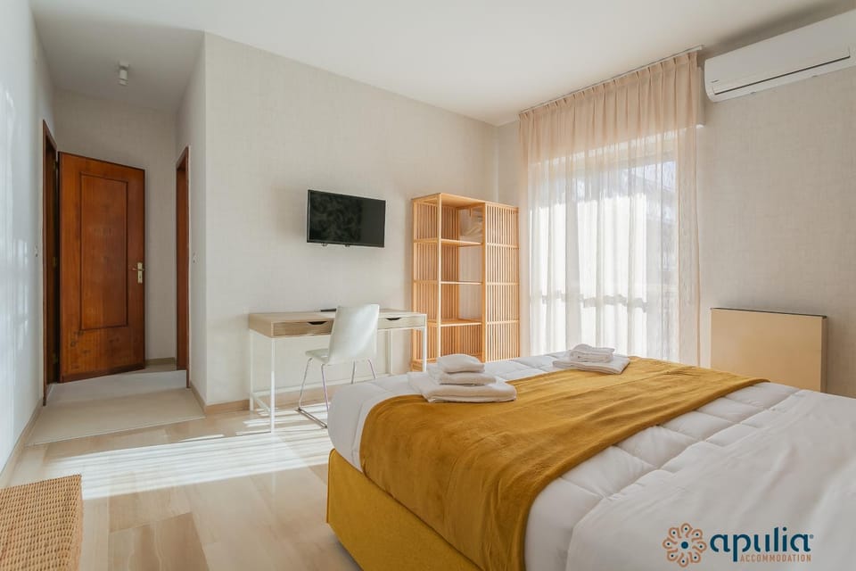 Bed, Photo of the whole room, Bedroom, towels, wardrobe, air conditioner