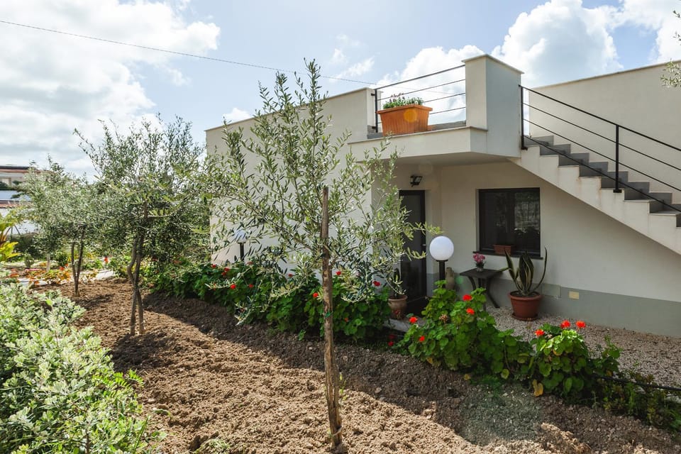 Property building, Garden, View (from property/room), Balcony/Terrace