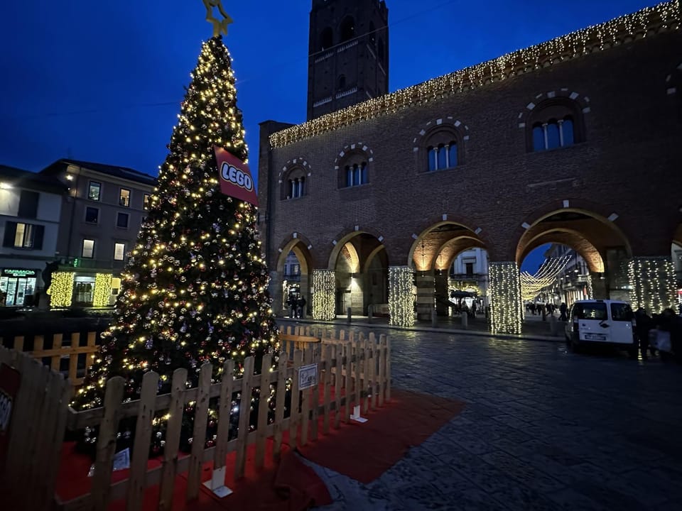 Night, City view, Landmark view, Location