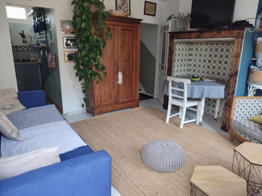 TV and multimedia, Living room, Dining area