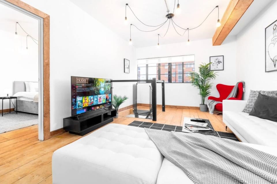 Property building, TV and multimedia, Living room, Seating area