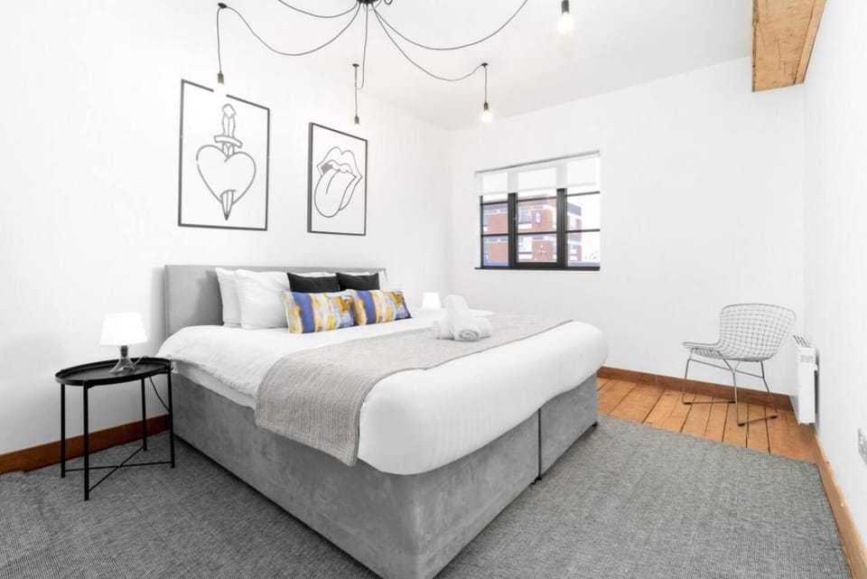 Bed, Photo of the whole room, Bedroom