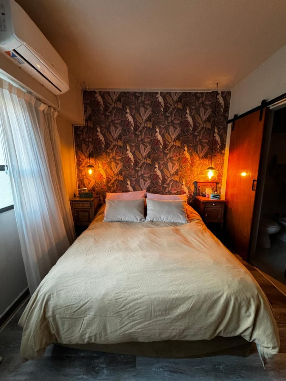 Bed, Photo of the whole room, Bedroom