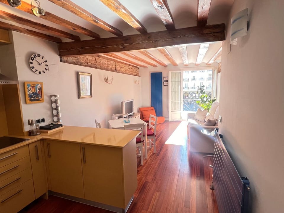Kitchen or kitchenette, Living room