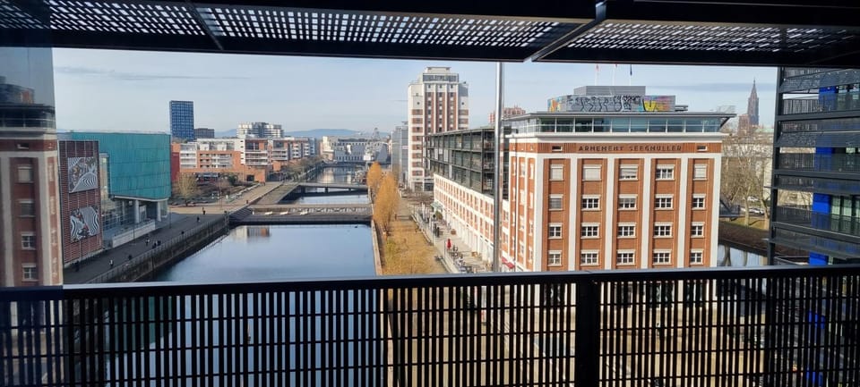 Balcony/Terrace, City view
