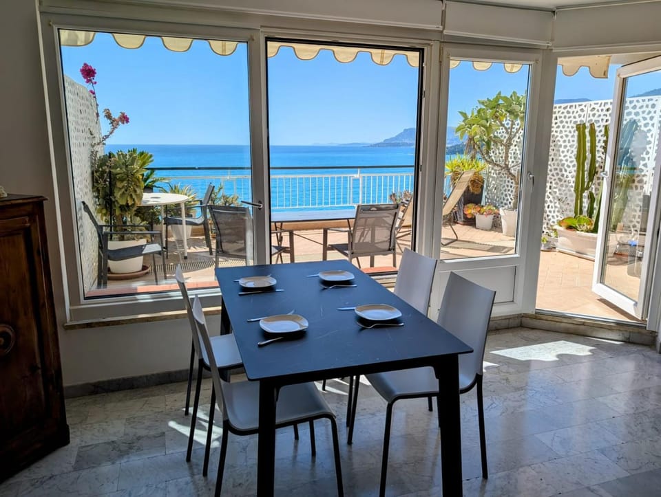 Beachfront Paradise - Panoramic Terrace, Monaco view & Private Beach Access - French Riviera Liguria Apartment in Ventimiglia