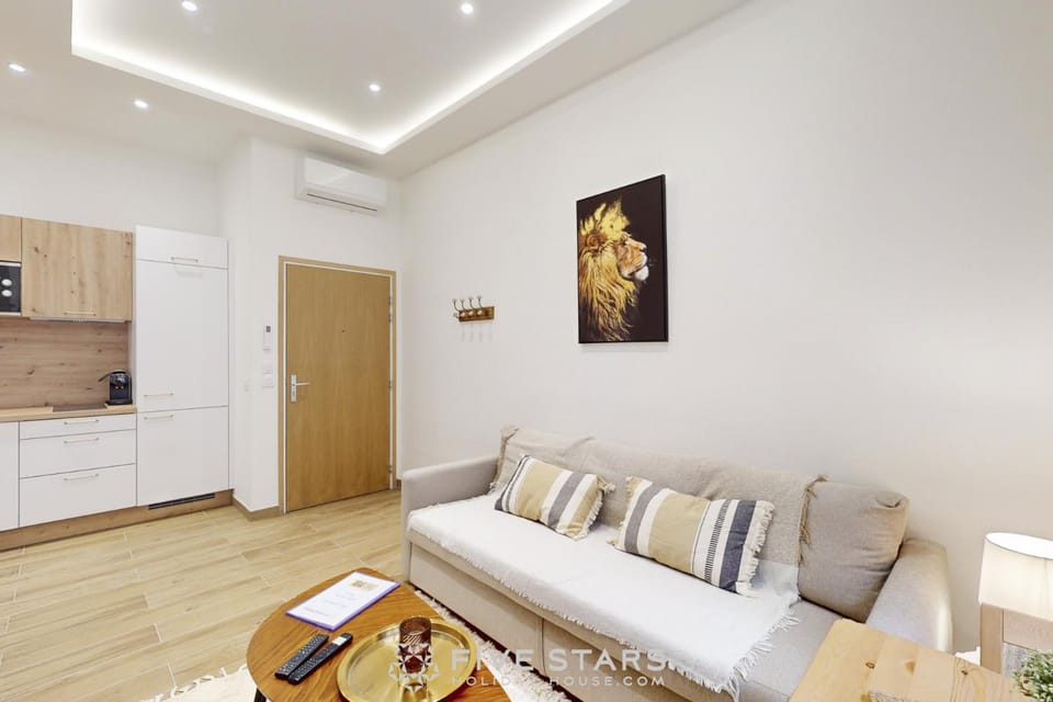 Kitchen or kitchenette, Living room, Seating area, pet friendly