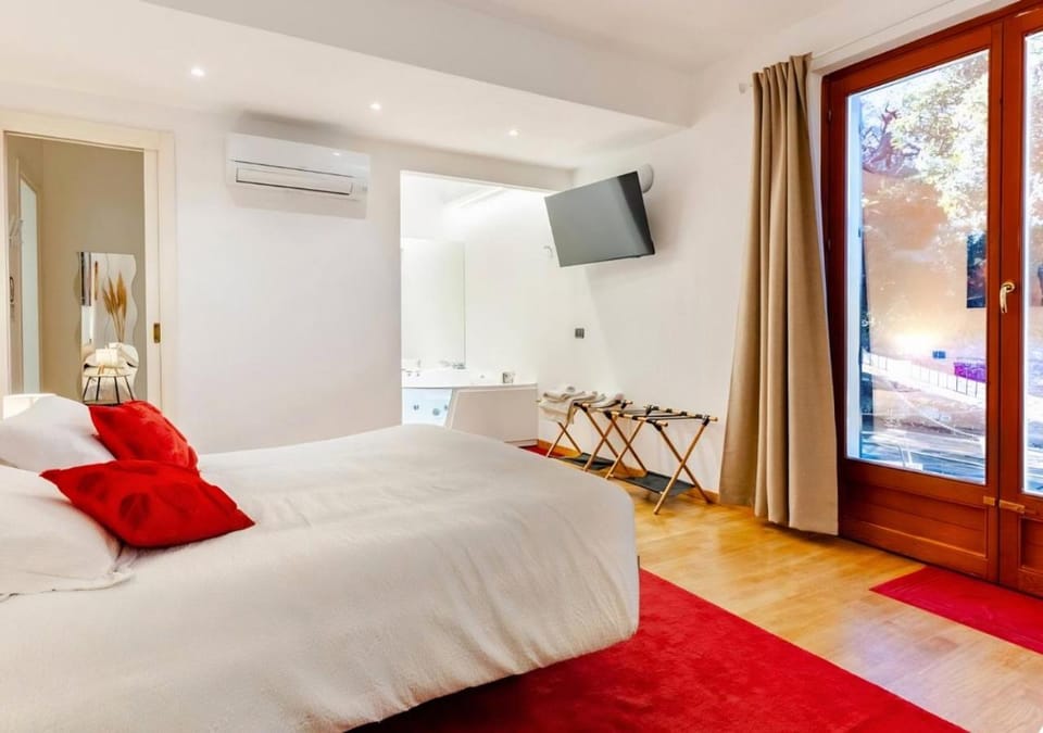Hot Tub, Photo of the whole room, Bedroom, air conditioner