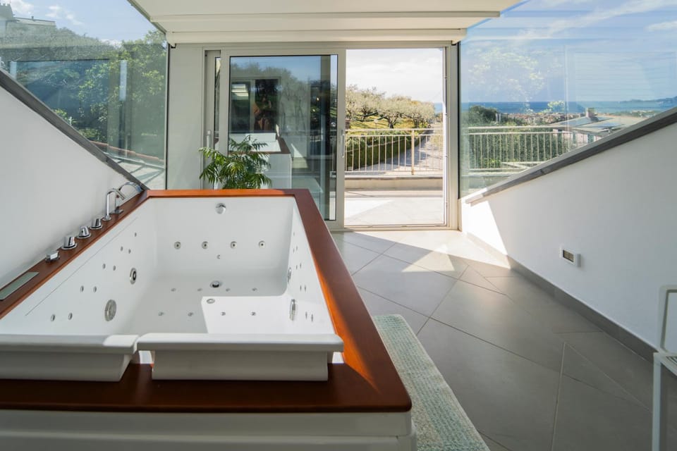 Hot Tub, View (from property/room), Balcony/Terrace, Garden view, Landmark view, River view, Sea view