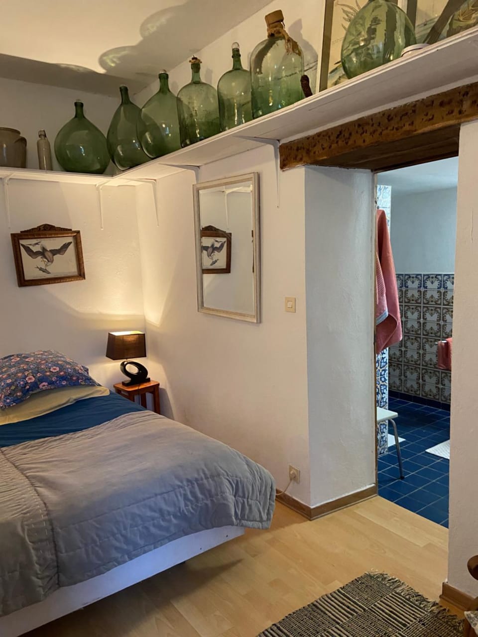 Bedroom, towels