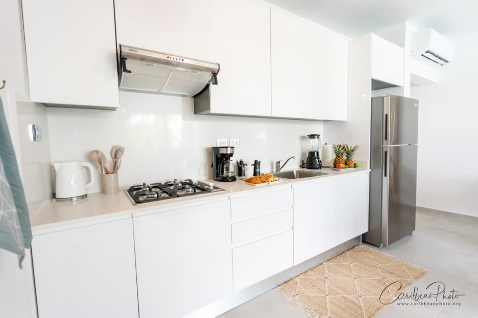 Coffee/tea facilities, Kitchen or kitchenette, stove, toaster